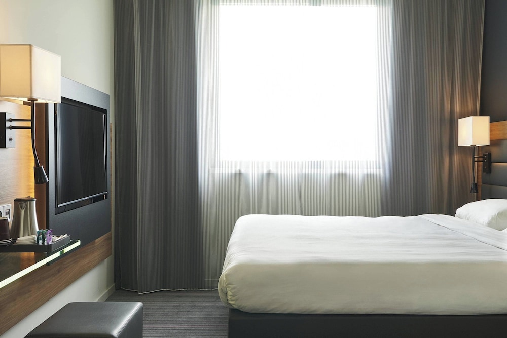 Moxy London Heathrow Airport 22