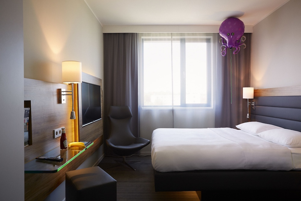 Moxy London Heathrow Airport 4