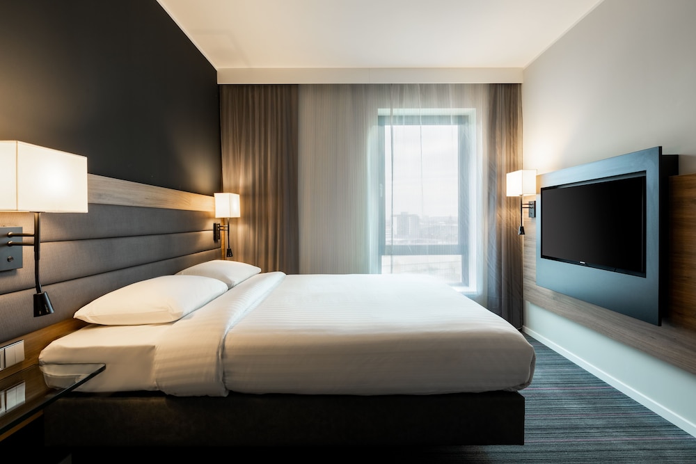 Moxy London Heathrow Airport 15