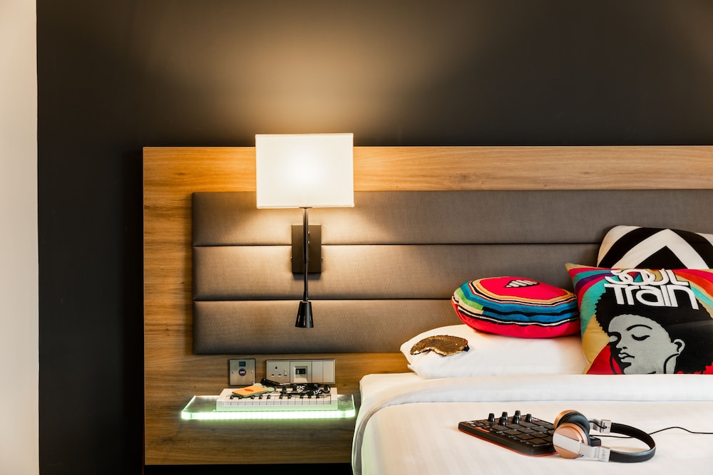 Moxy London Heathrow Airport 20