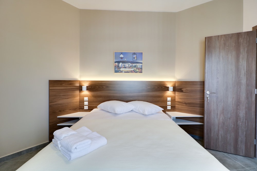 Athens Comfort Suites & Apartments 12