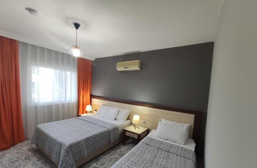 Nostalgia World Hotel 12