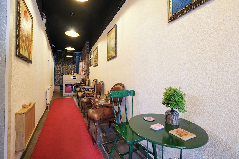 Loren Hotel Suites 1