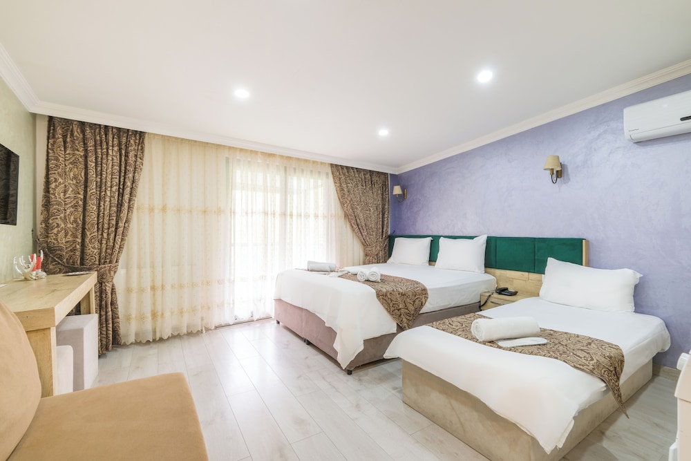 Loren Hotel Suites 18