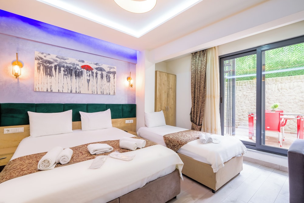 Loren Hotel Suites 10
