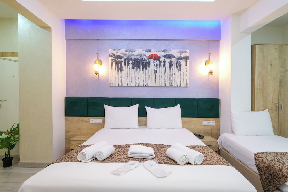 Loren Hotel Suites 9
