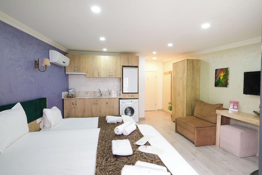 Loren Hotel Suites 16