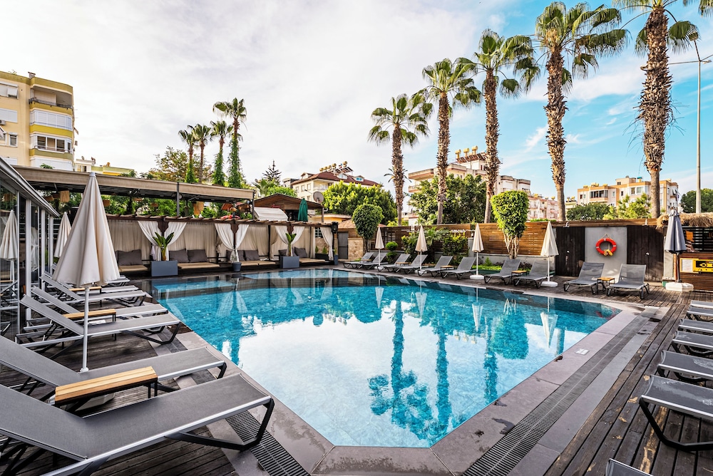 HMA Hotel & Suites 1