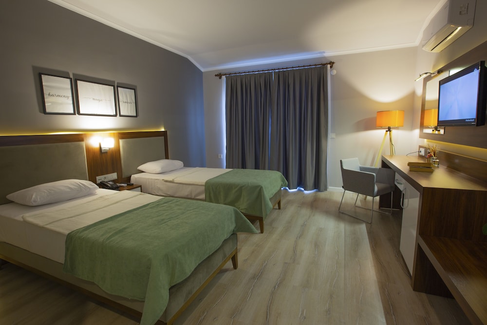 HMA Hotel & Suites 11