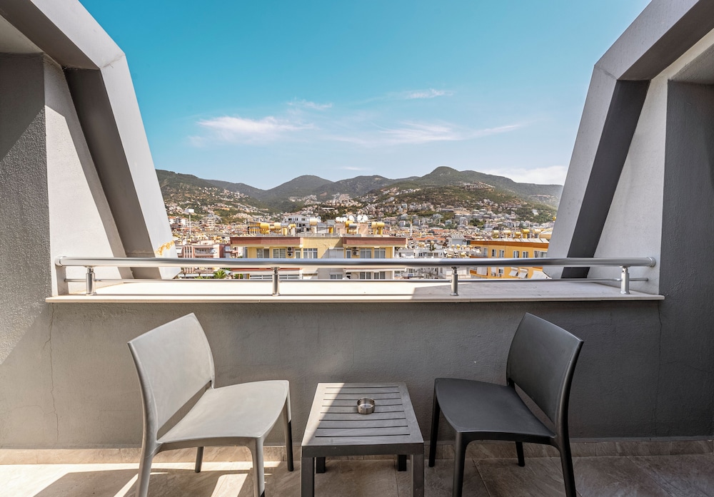 HMA Hotel & Suites 21