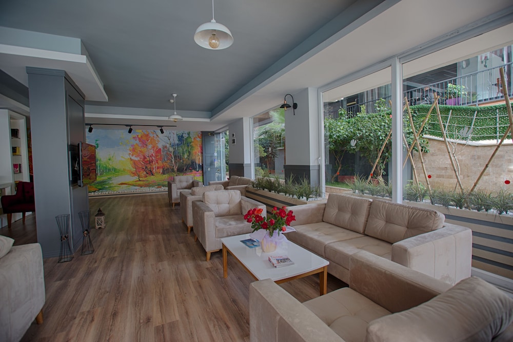 HMA Hotel & Suites 8