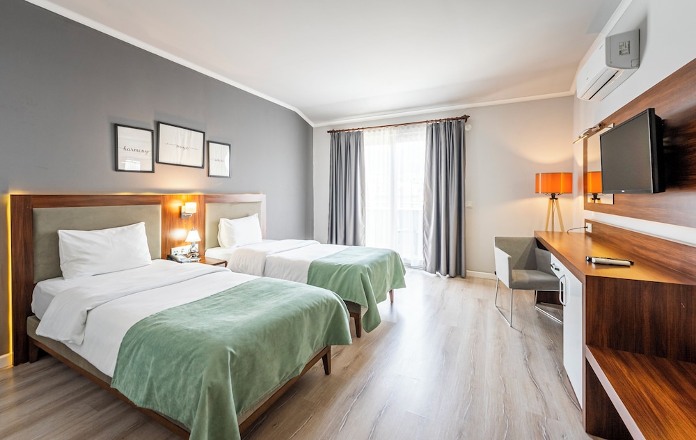 HMA Hotel & Suites 20