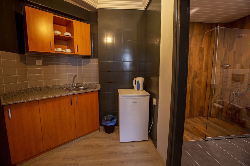HMA Hotel & Suites 24