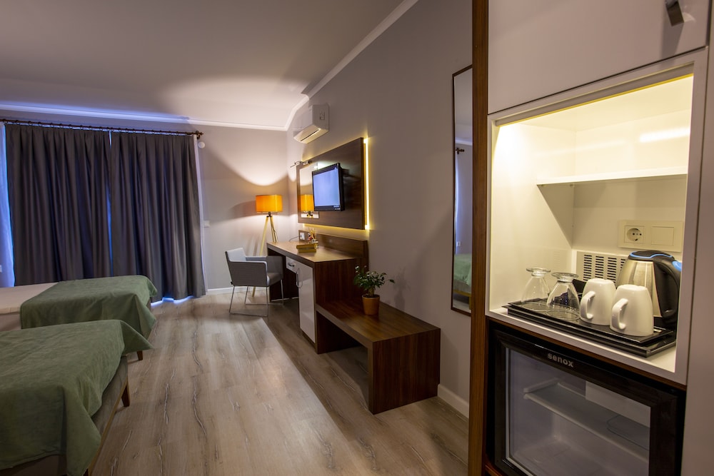 HMA Hotel & Suites 12