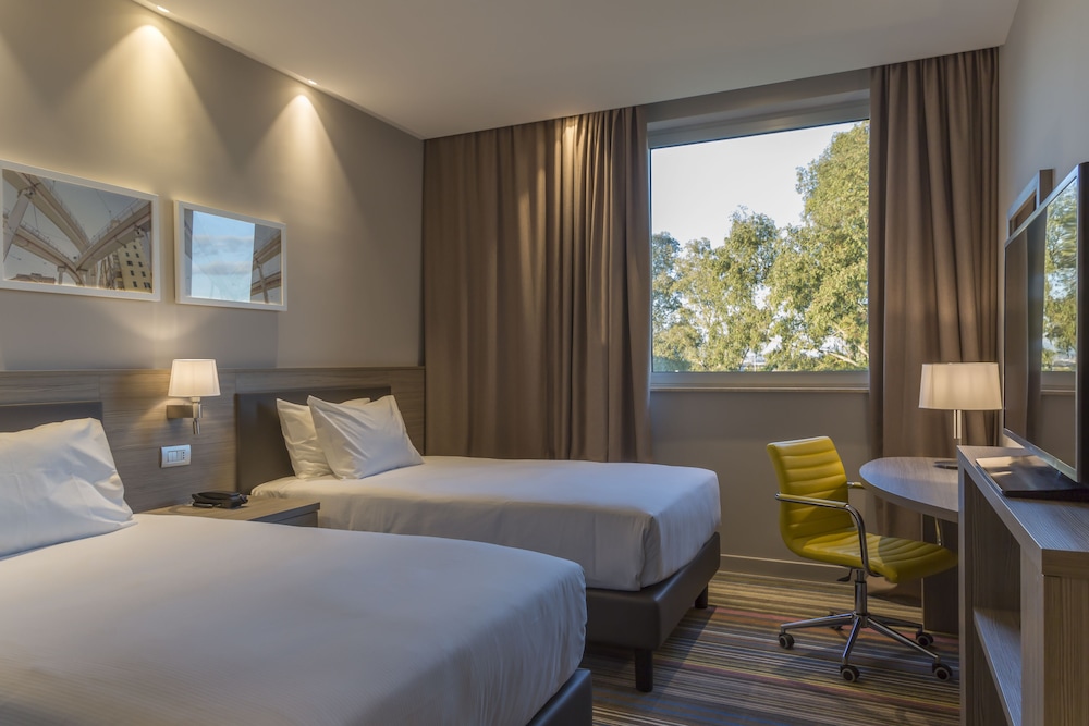 Hampton by Hilton Rome East 8