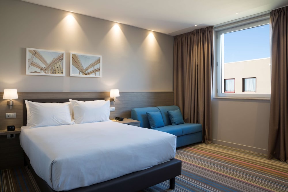 Hampton by Hilton Rome East 11