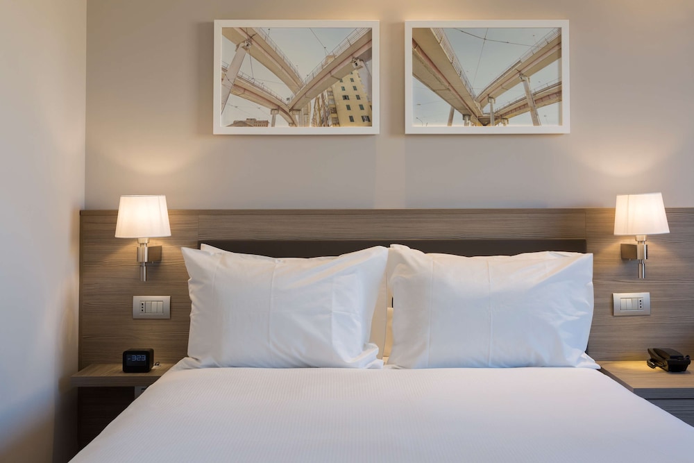 Hampton by Hilton Rome East 12