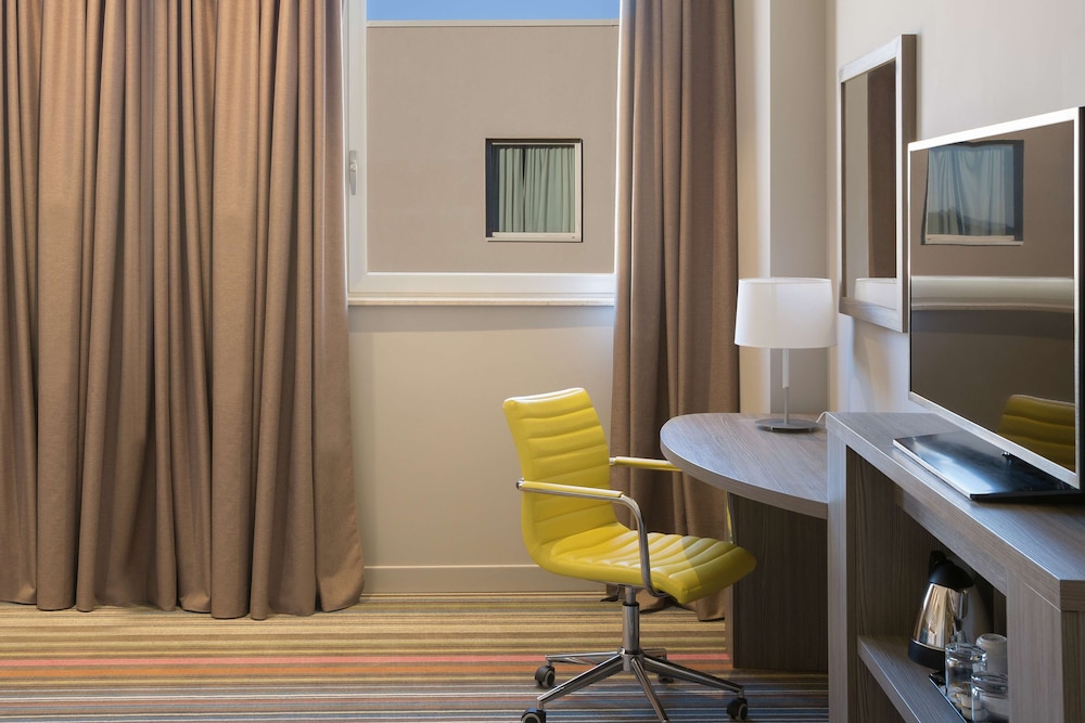 Hampton by Hilton Rome East 10