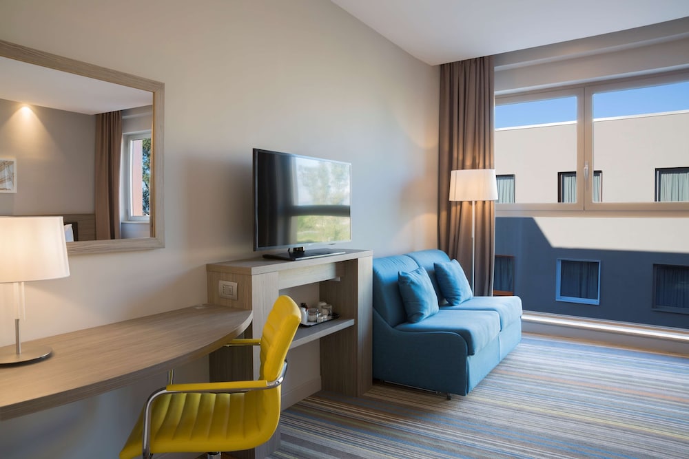 Hampton by Hilton Rome East 13