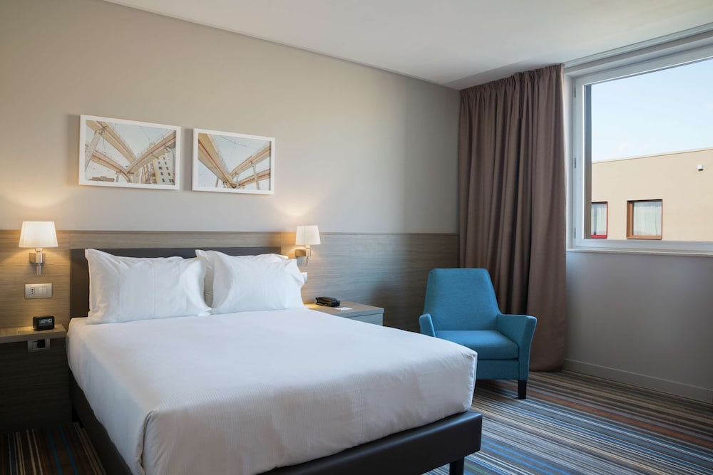 Hampton by Hilton Rome East 9