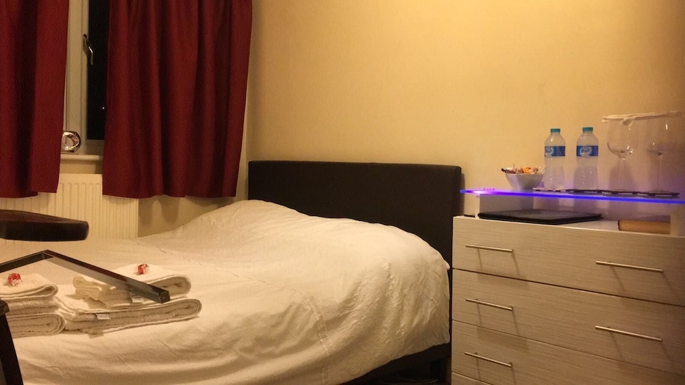 Bianca's House Hotel Heathrow Airport 6