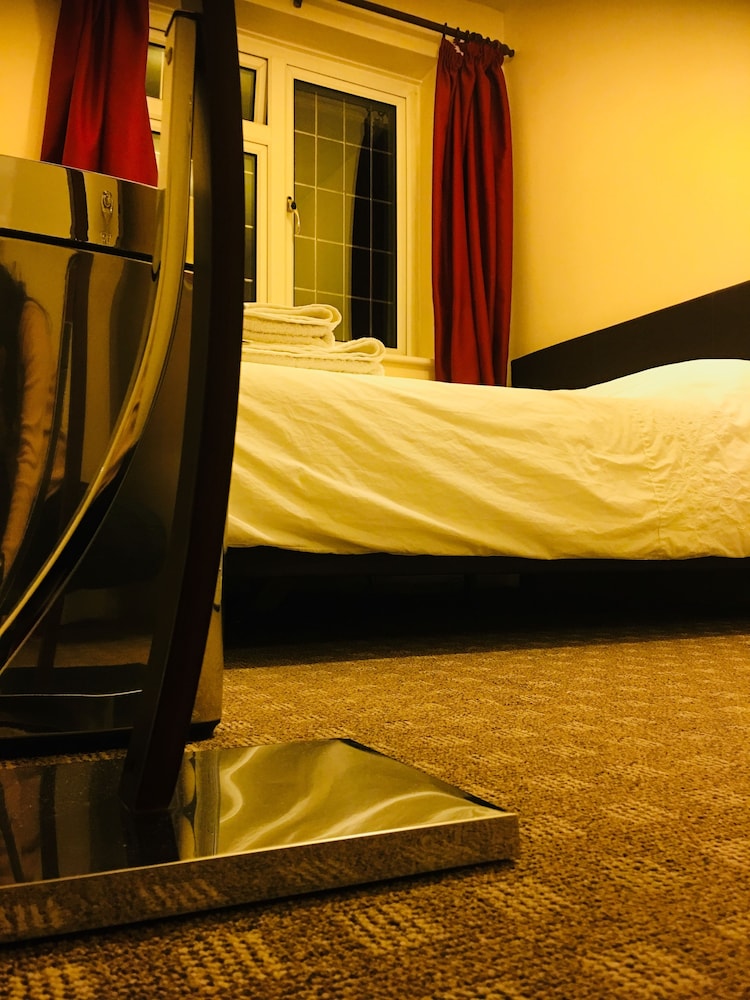 Bianca's House Hotel Heathrow Airport 12