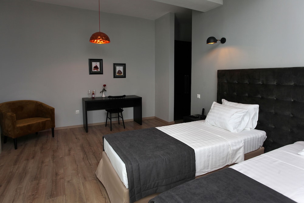 L.M Club Hotel 6