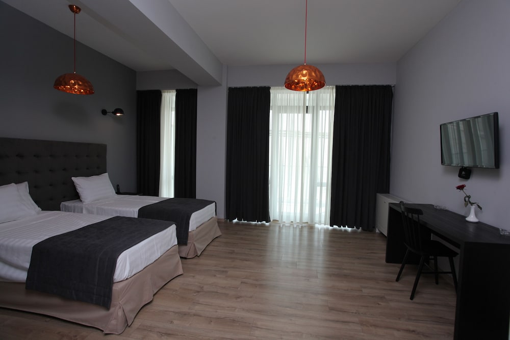 L.M Club Hotel 13