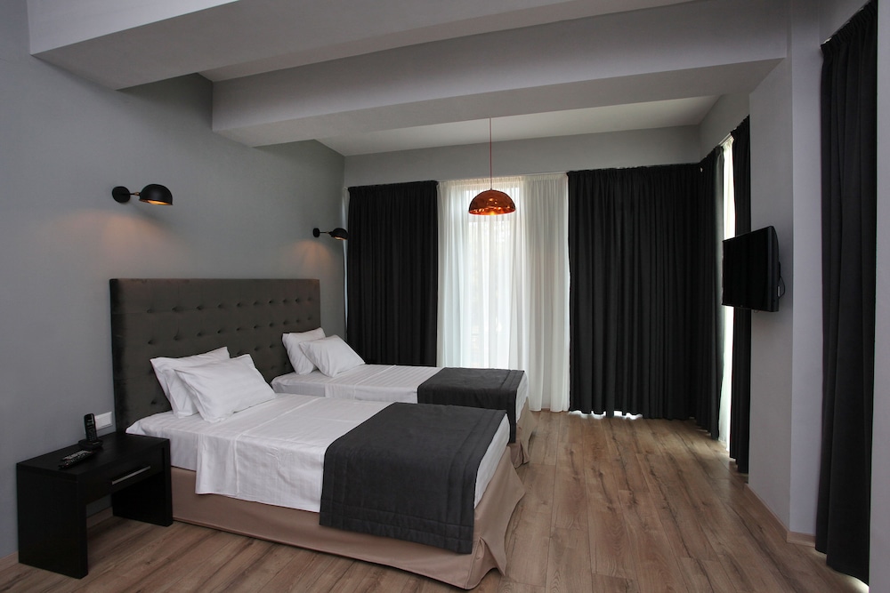 L.M Club Hotel 5