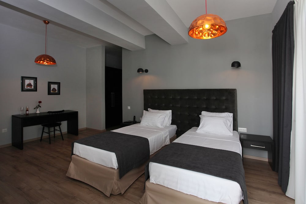 L.M Club Hotel 4