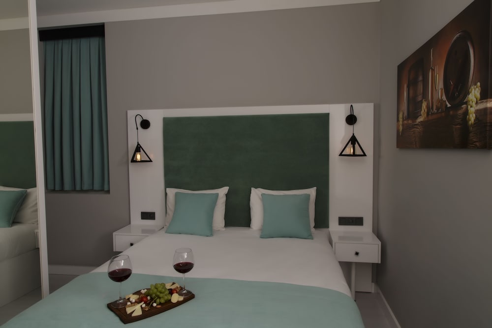 DES Suites Hotel 14