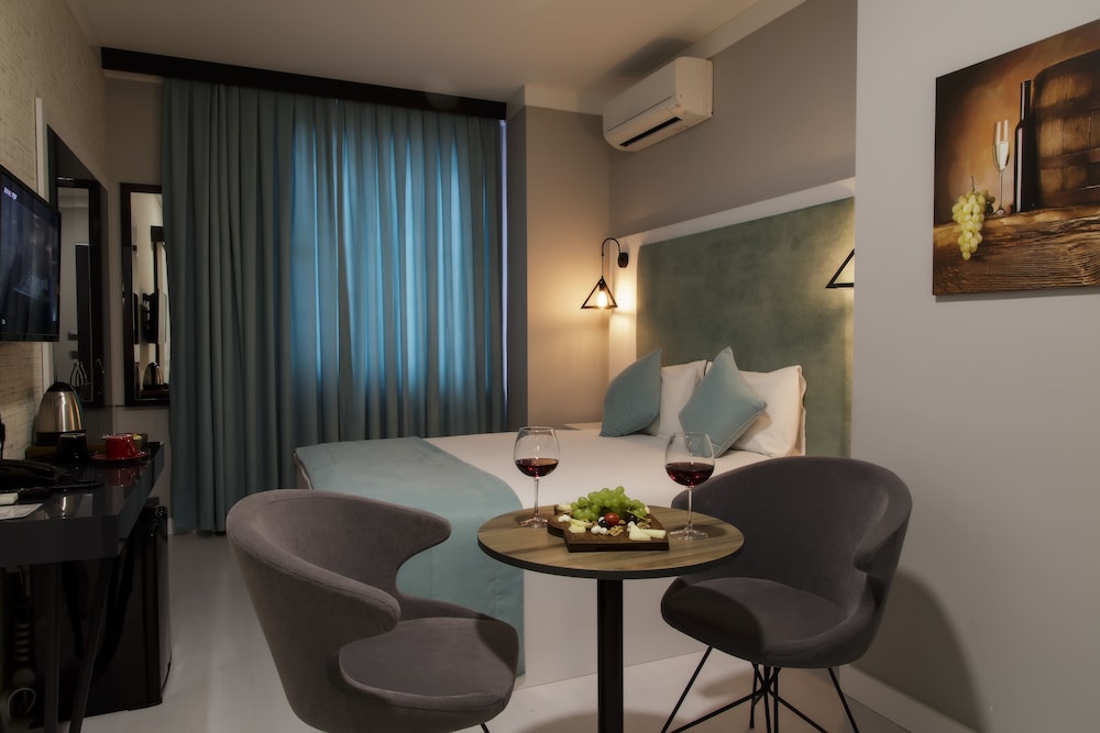 DES Suites Hotel 5