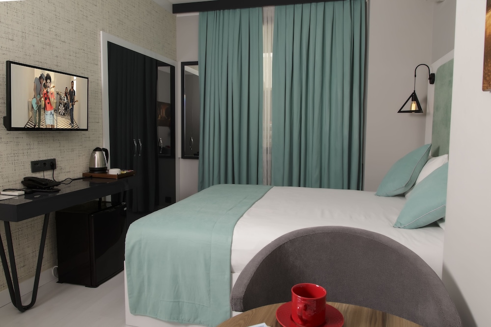 DES Suites Hotel 12