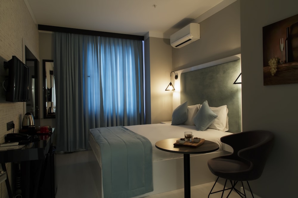 DES Suites Hotel 7