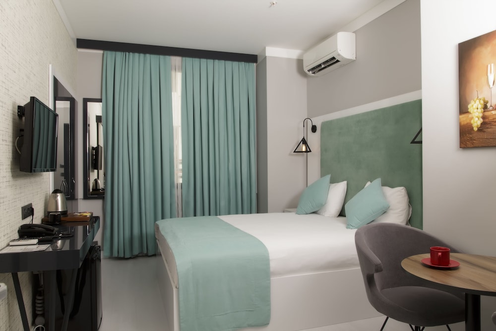 DES Suites Hotel 8