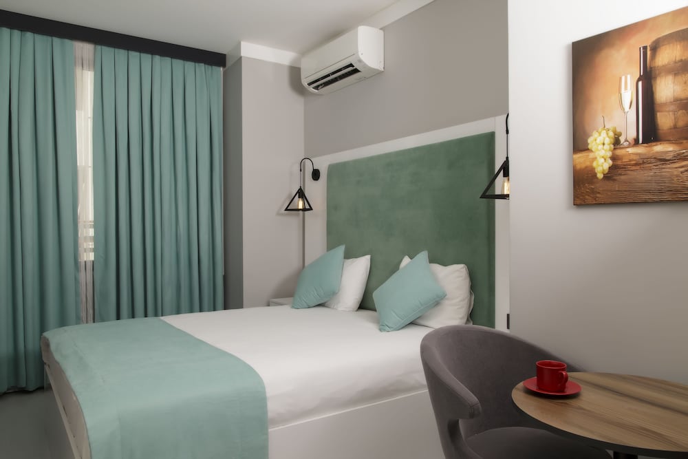 DES Suites Hotel 10