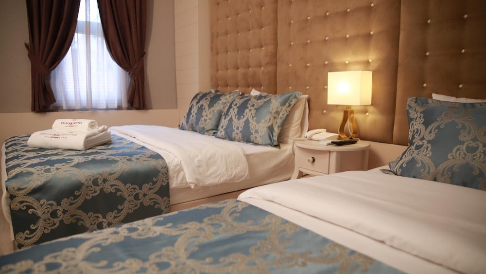 Pelican House Hotel 12