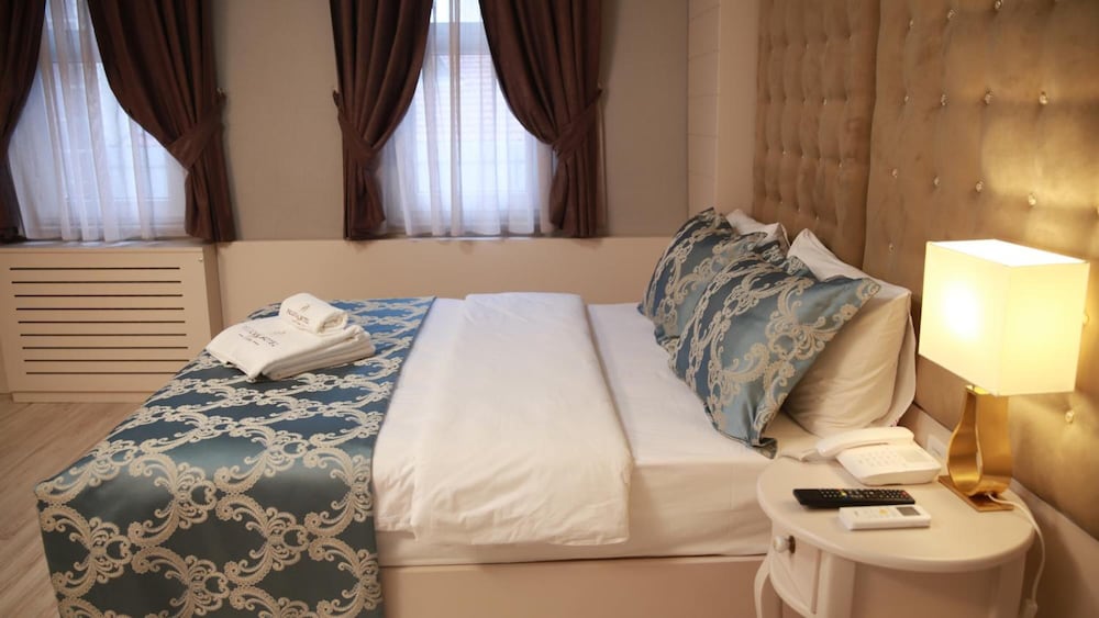 Pelican House Hotel 10