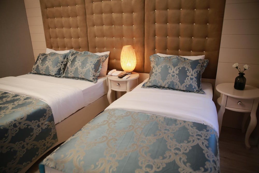 Pelican House Hotel 11