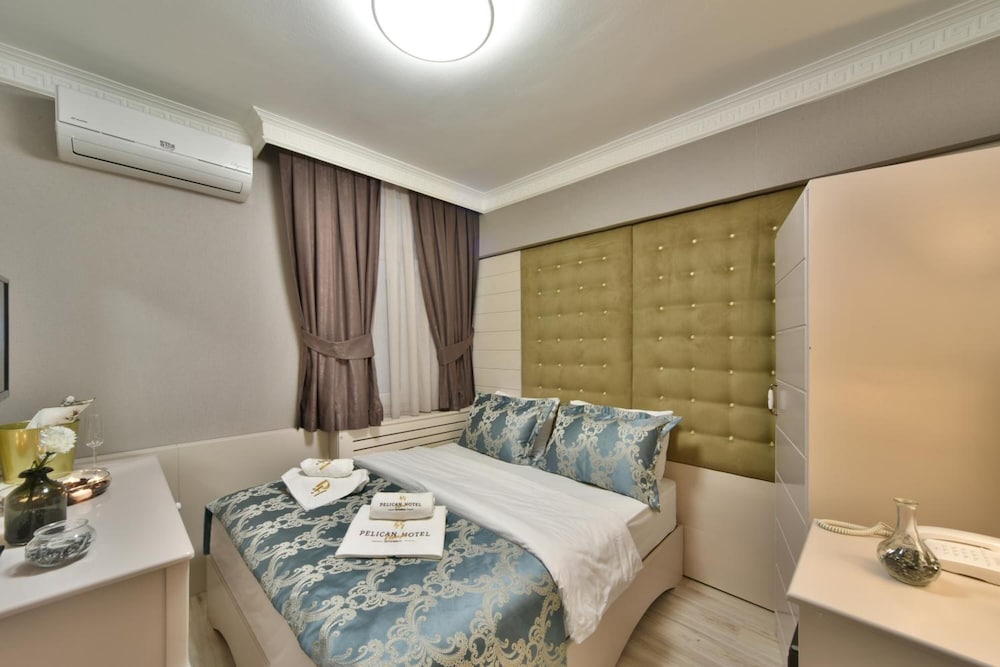 Pelican House Hotel 18