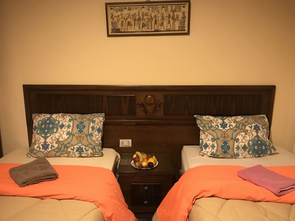 3 Pyramids View Inn 18