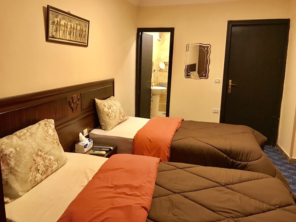 3 Pyramids View Inn 16