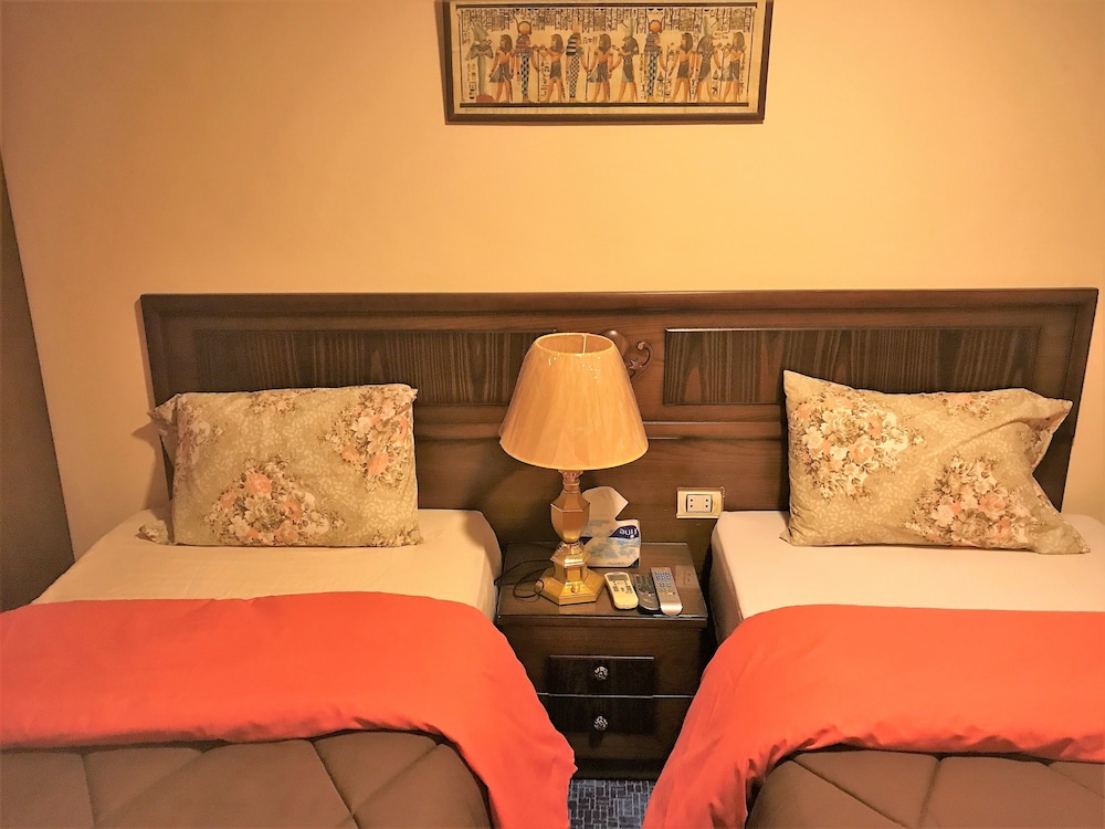 3 Pyramids View Inn 17