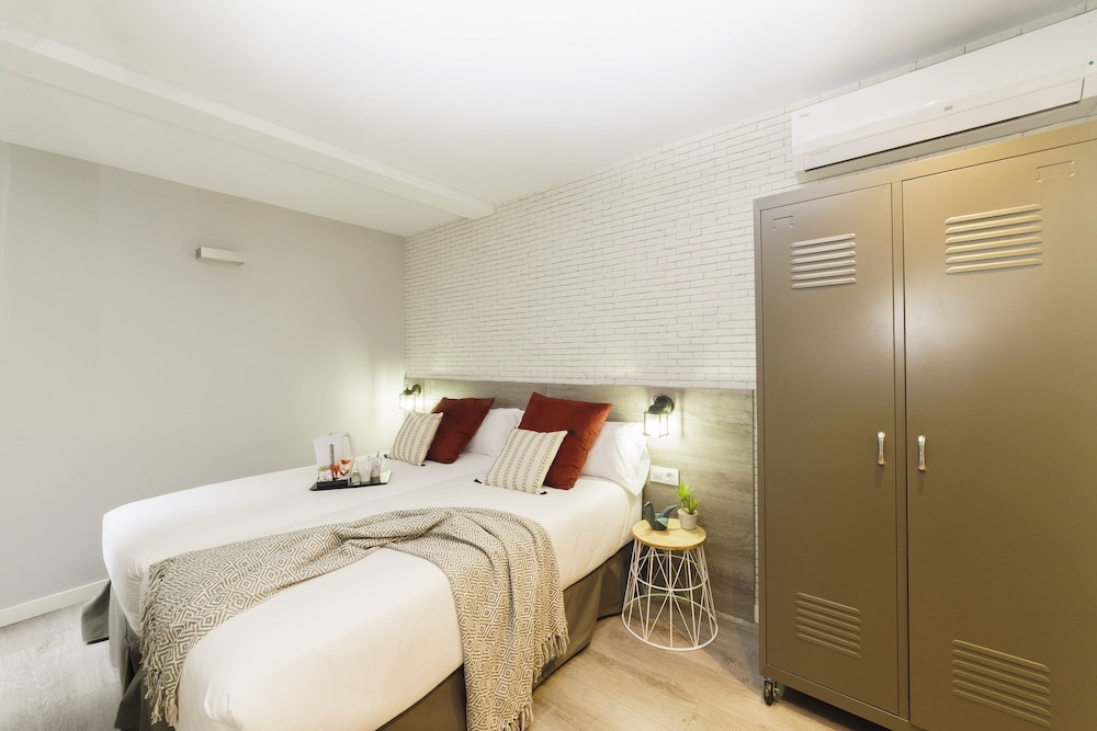 Wander by Pillow Hostal 13
