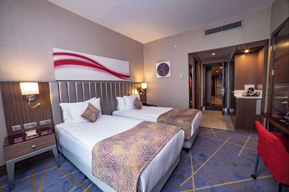 Ramada by Wyndham Istanbul Alibeykoy 12