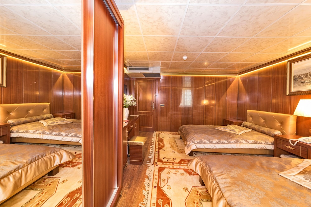 Aura Marina Hotel 12