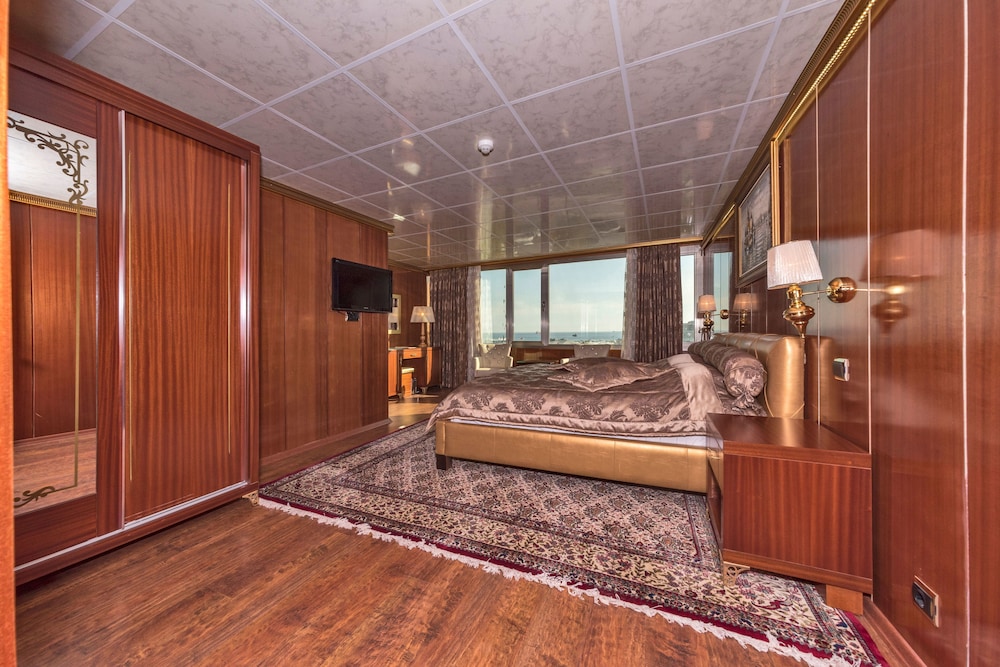 Aura Marina Hotel 9