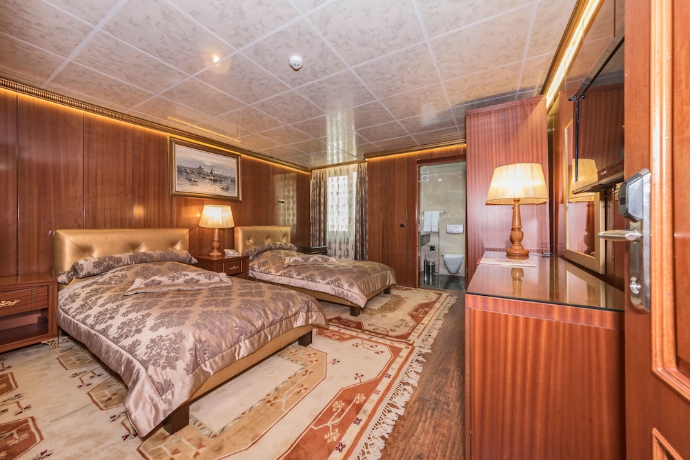 Aura Marina Hotel 8