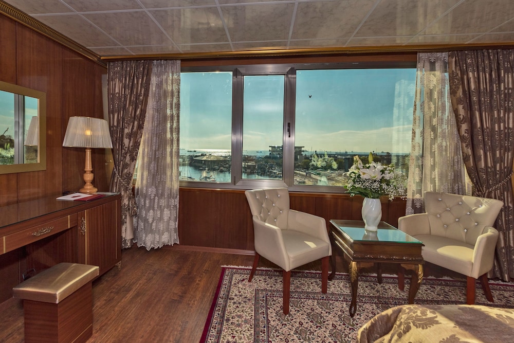 Aura Marina Hotel 17