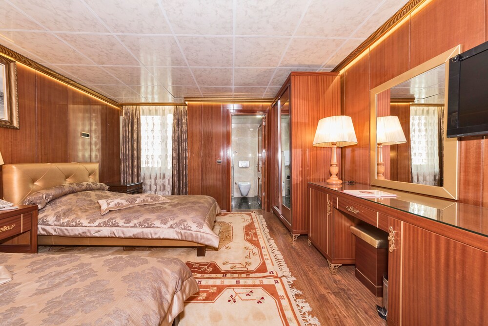 Aura Marina Hotel 6